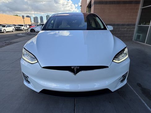 Used 2019 Tesla Model X 75D image 10