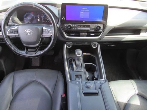 Used 2024 Toyota Grand Highlander Limited image 17