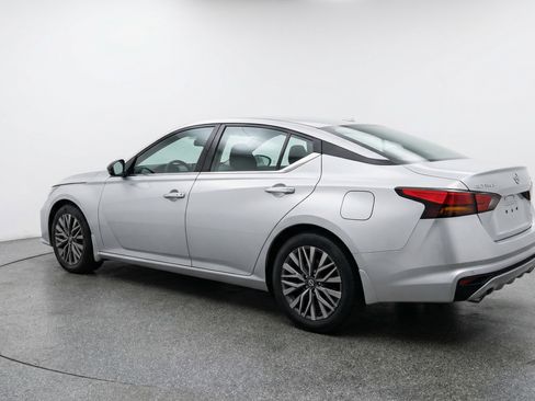 Used 2025 Nissan Altima 2.5 SV image 6