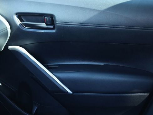 Used 2024 Toyota Corolla Cross LE image 11