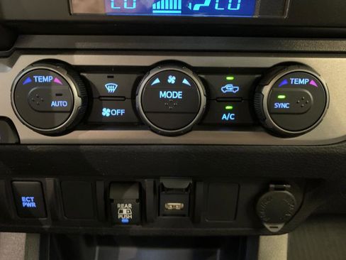 Used 2021 Toyota Tacoma SR5 image 31