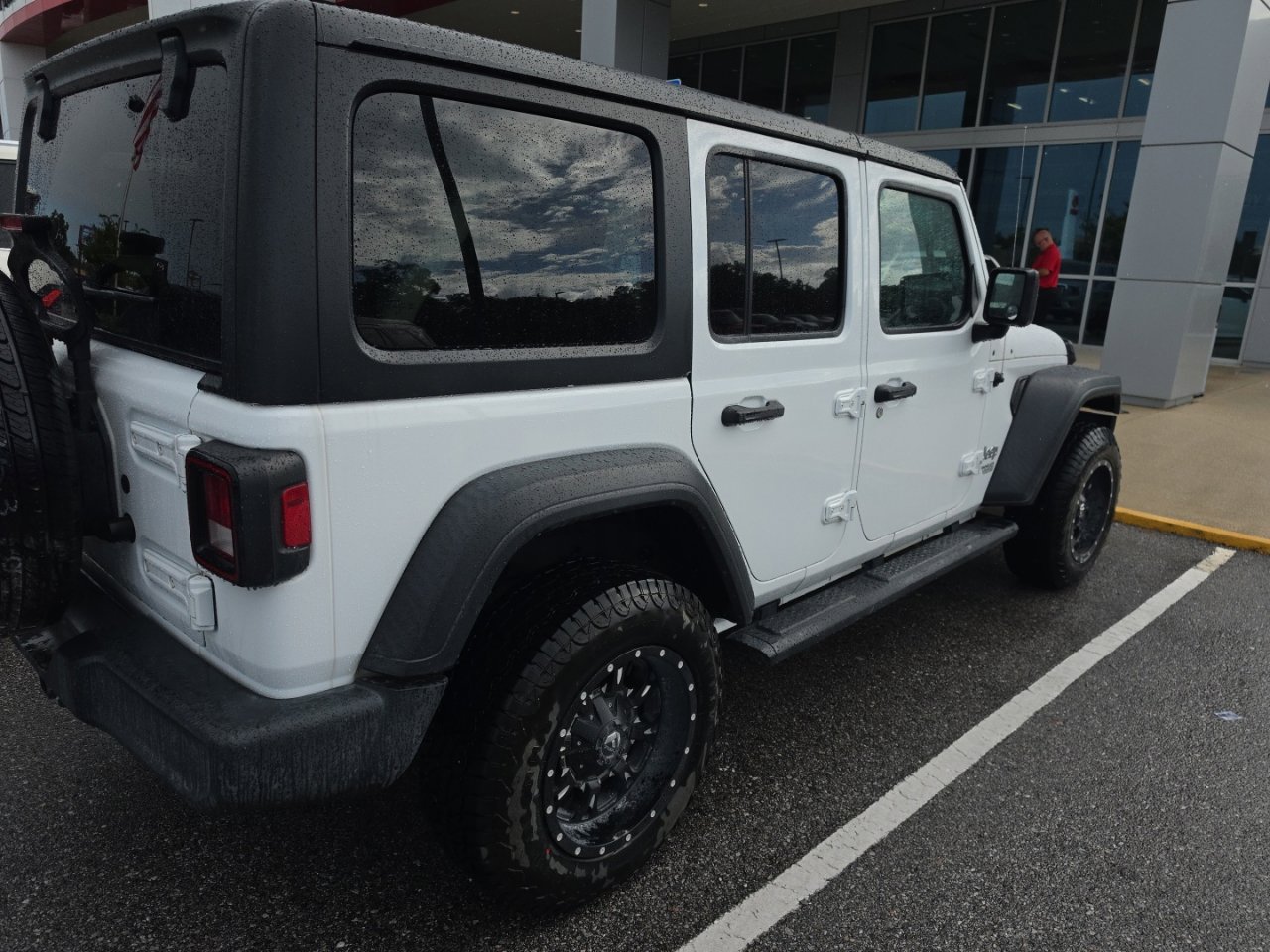 Used 2019 Jeep Wrangler Unlimited Sport w/ Technology Group AWD/4WD image 3