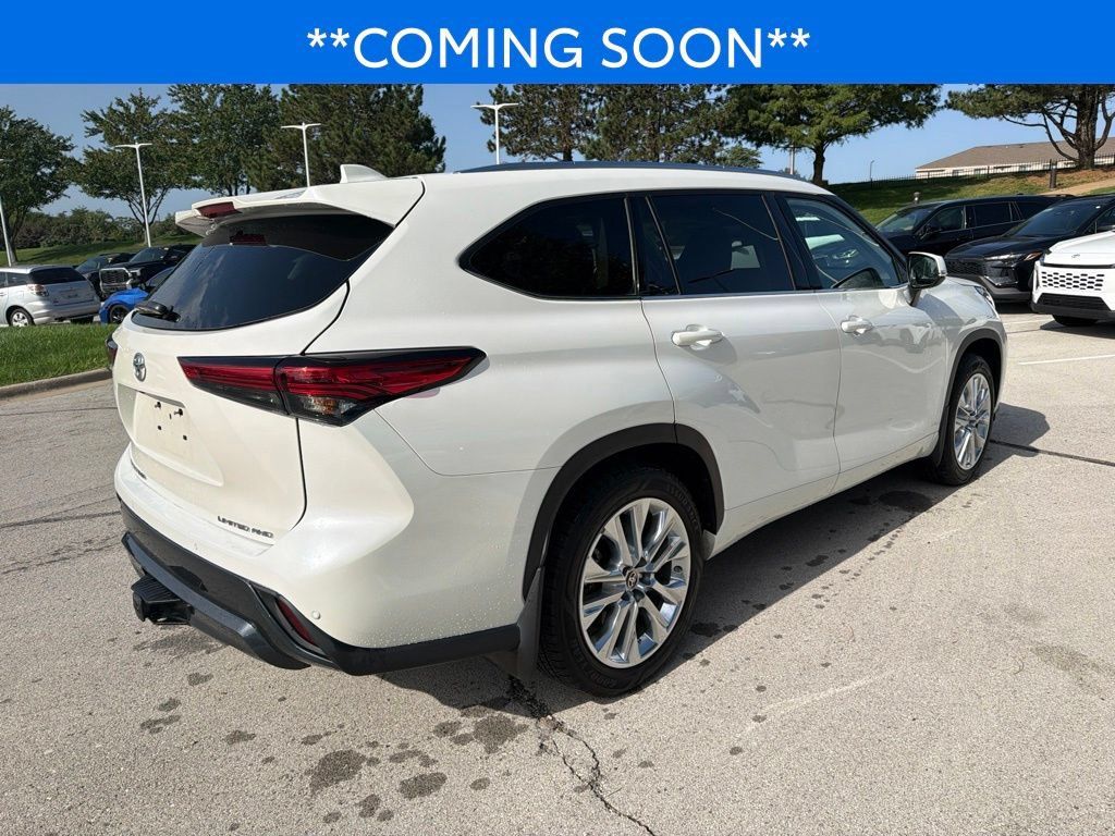 Used 2021 Toyota Highlander Limited AWD/4WD image 7
