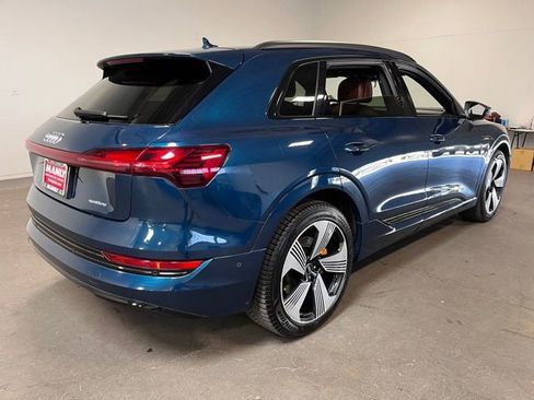 Used 2022 Audi e-tron Premium Plus w/ Premium Plus Package AWD/4WD image 3