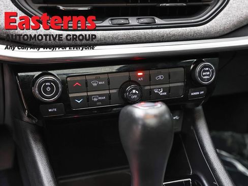 Used 2023 Jeep Compass Latitude w/ Sun and Sound Group AWD/4WD image 20