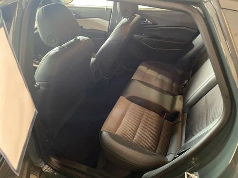 Used 2025 Chevrolet Trax LT FWD image 16