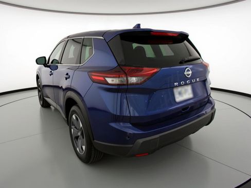 Used 2025 Nissan Rogue SV image 5