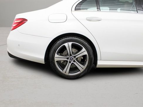 Used 2017 Mercedes-Benz E 300 4MATIC image 40