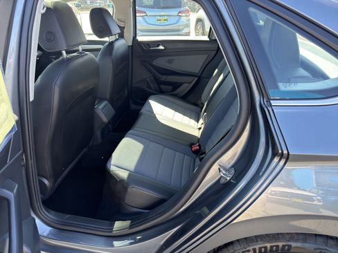 Used 2025 Volkswagen Jetta SE FWD image 16