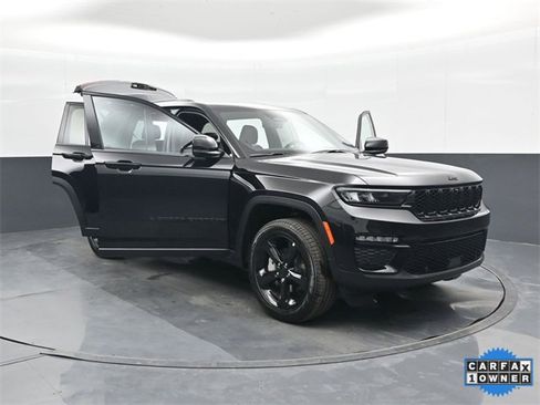 Used 2025 Jeep Grand Cherokee Limited w/ Luxury Tech Group II image 45