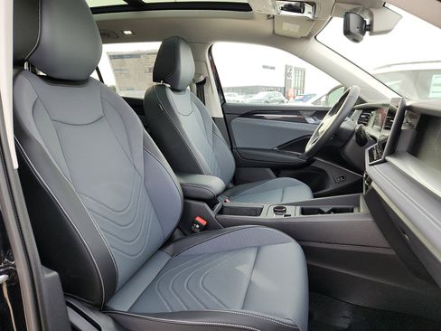 New 2026 Volkswagen Tiguan SE image 15