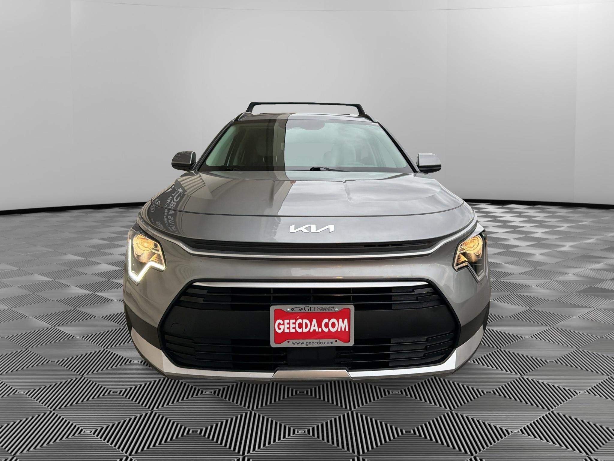 Certified 2024 Kia Niro EX FWD image 3