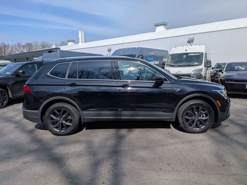 Used 2022 Volkswagen Tiguan SE image 2
