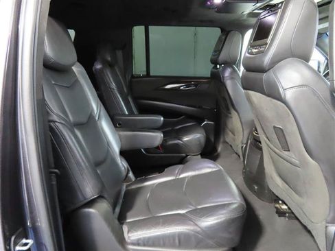 Used 2018 Cadillac Escalade ESV Platinum AWD/4WD image 44