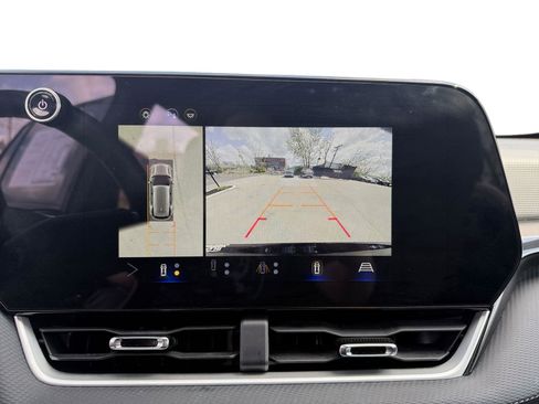 Used 2025 Chevrolet Equinox LT w/ Convenience Package II image 17