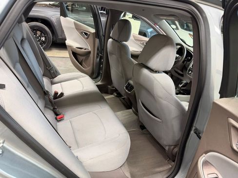 Used 2025 Chevrolet Malibu LT FWD image 9