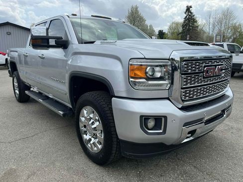 Used 2018 GMC Sierra 2500 Denali w/ Duramax Plus Package AWD/4WD image 4