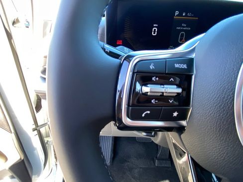 New 2026 Kia Carnival FWD image 14