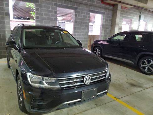 Used 2018 Volkswagen Tiguan SE w/ Panoramic Sunroof Package AWD/4WD image 12