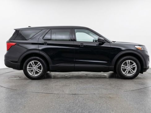 Used 2024 Ford Explorer XLT w/ Equipment Group 202A RWD image 11