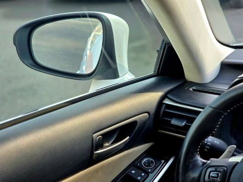 Used 2017 Lexus IS 200t image 15