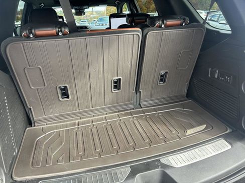 Used 2023 GMC Yukon Denali Ultimate image 9