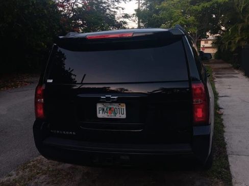 Used 2018 Chevrolet Suburban LT image 3