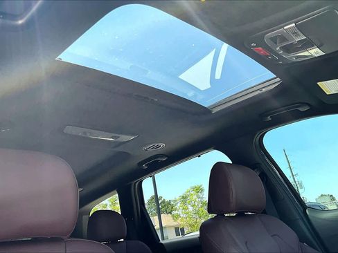 Used 2025 Kia Telluride SX w/ SX Captain's Chair Package FWD image 25