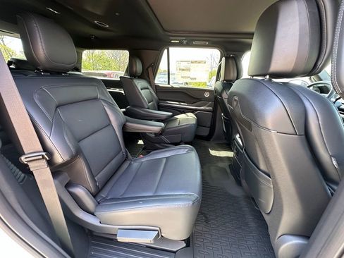 New 2026 Lincoln Navigator Reserve w/ Jet Appearance Package AWD/4WD image 25