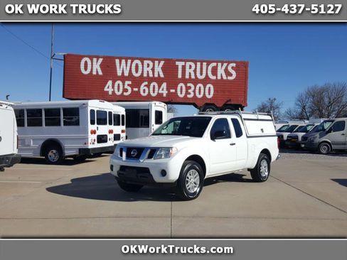 Used 2015 Nissan Frontier SV AWD/4WD image 1