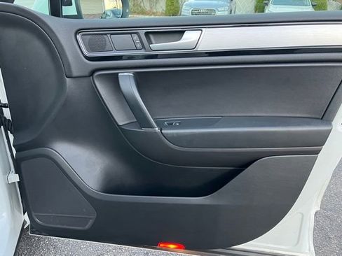 Used 2017 Volkswagen Touareg V6 image 20