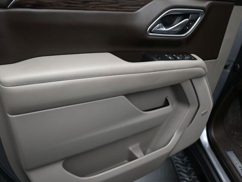 Used 2021 Chevrolet Tahoe Z71 w/ Z71 Off-Road Package image 24