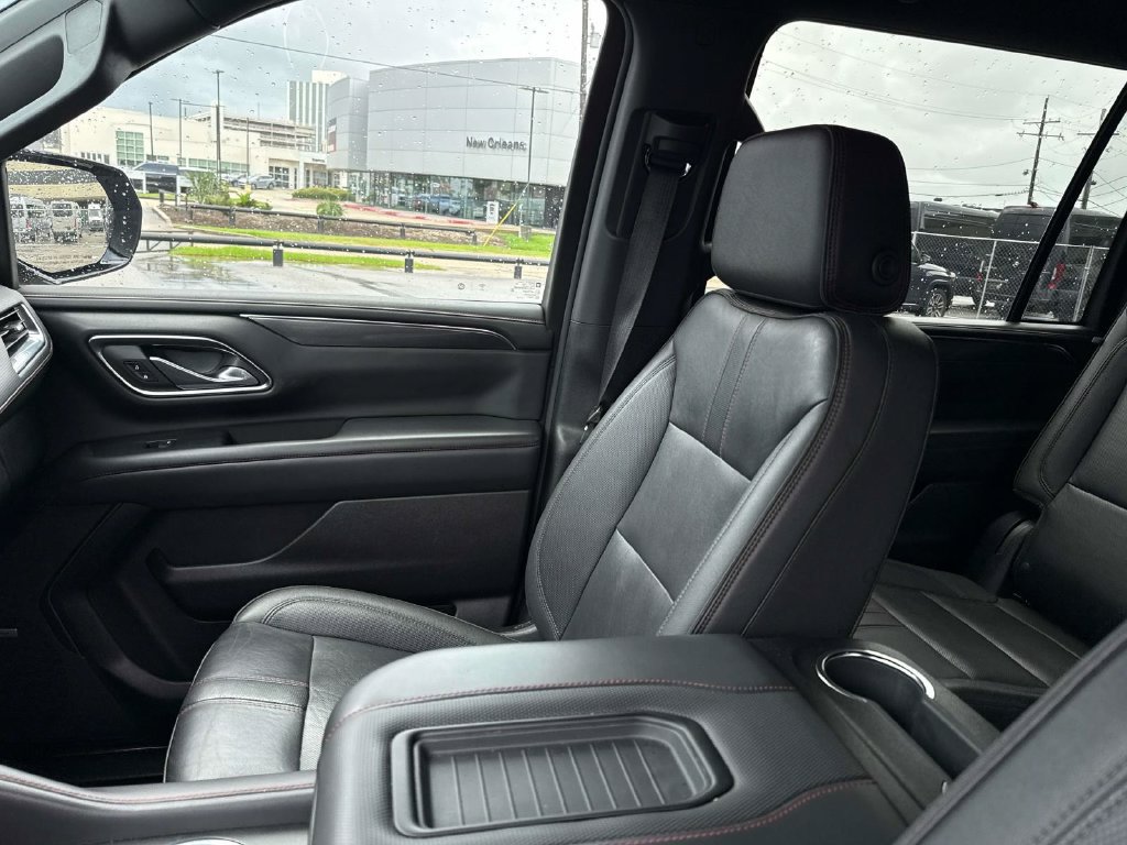 Used 2024 Chevrolet Suburban RST RWD image 16