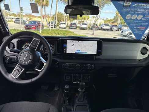 Used 2024 Jeep Wrangler Sahara image 15