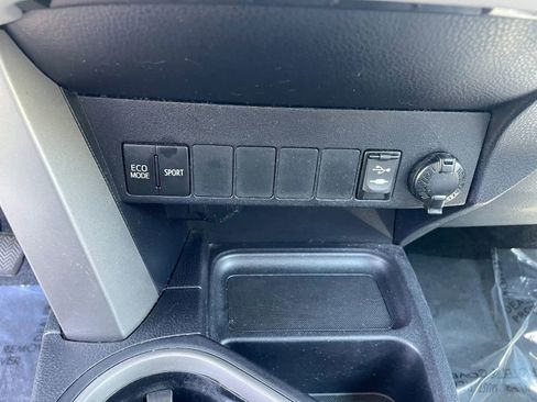 Used 2016 Toyota RAV4 XLE AWD/4WD image 13