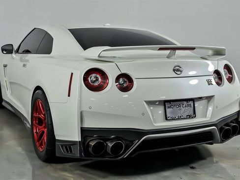 Used 2019 Nissan GT-R Premium AWD/4WD image 10