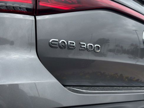 Used 2023 Mercedes-Benz EQB 300 4MATIC w/ Exclusive Package image 9