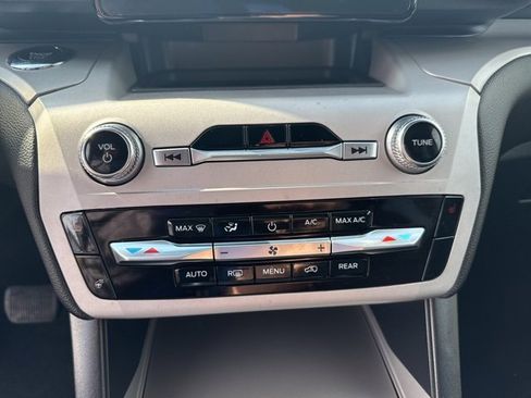 Used 2024 Ford Explorer XLT w/ Equipment Group 202A image 15