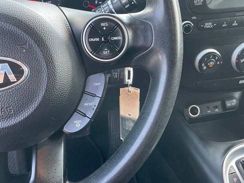 Used 2014 Kia Soul FWD image 13