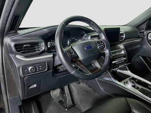 Used 2020 Ford Explorer XLT w/ Equipment Group 202A AWD/4WD image 11