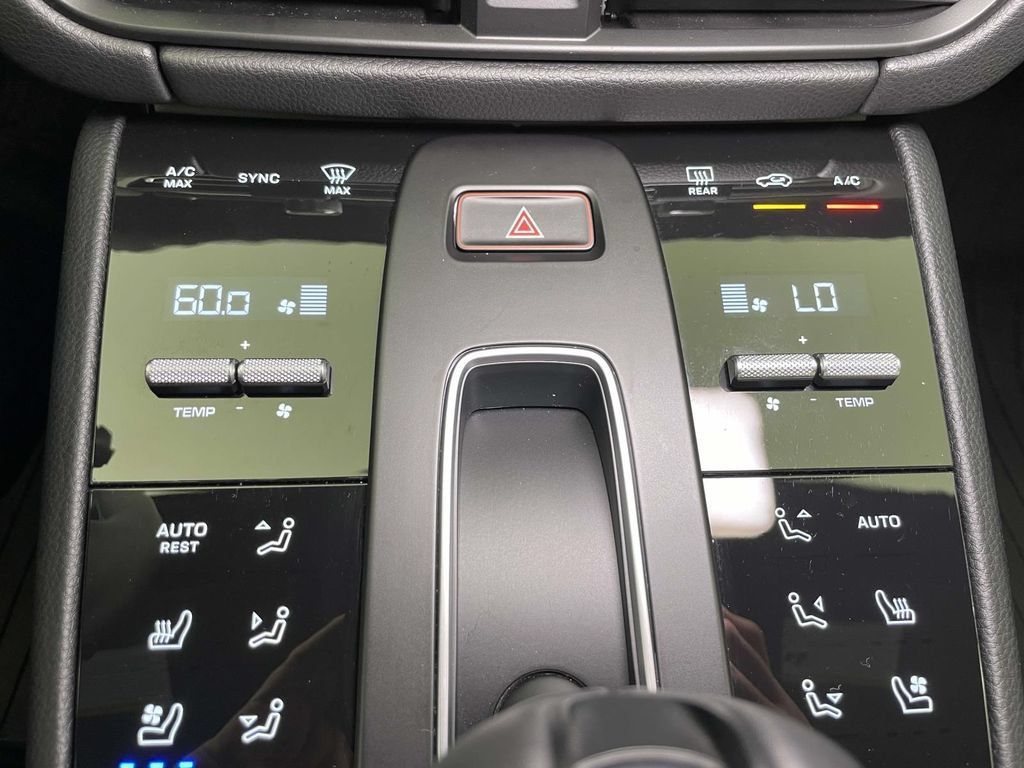 Certified 2026 Porsche Macan AWD/4WD image 33