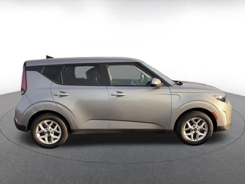 Used 2025 Kia Soul LX w/ LX Technology Package FWD image 16