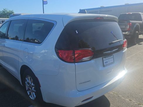 Used 2024 Chrysler Voyager LX FWD image 6