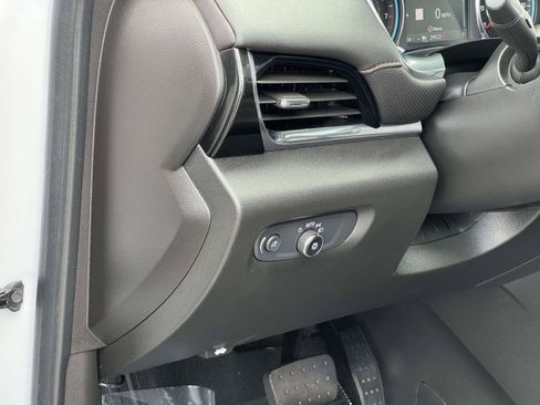 Used 2023 Chevrolet Traverse RS AWD/4WD image 13
