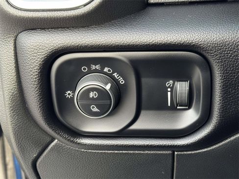 Used 2024 RAM 2500 Big Horn w/ Safety Group image 27