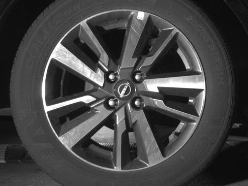 Used 2025 Nissan Versa SV FWD image 15