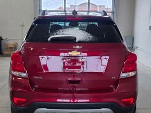 Used 2019 Chevrolet Trax LT w/ LT Convenience Package image 4