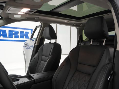 Used 2024 Nissan Rogue Platinum w/ Platinum Premium Package image 17