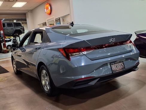 Used 2023 Hyundai Elantra SE w/ Cargo Package image 4