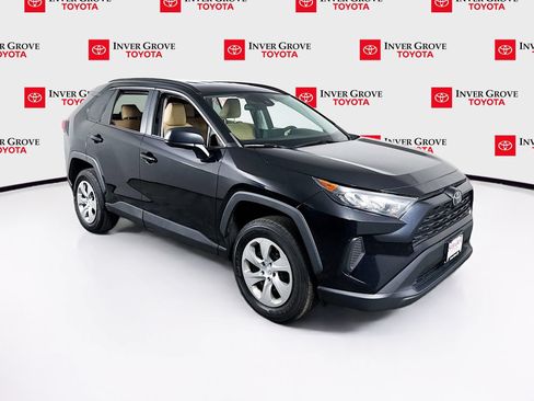 Used 2021 Toyota RAV4 LE AWD/4WD image 3